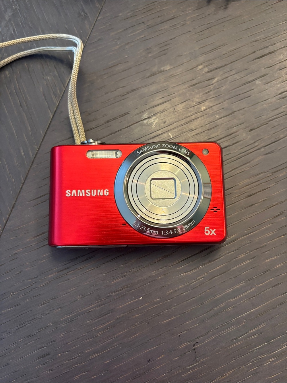 Samsung Red Point-and-Shoot Digital Camera with 5x Zoom Flash Smart Mode